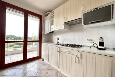 Image de Ferienwohnung 200m vom Meer Entfernt mit Parkplatz und Zwei Schlafzimmern