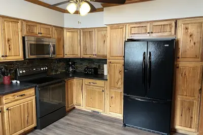 Image de Newly renovated, only 2 miles from downtown Fort Kent. Right across from trails