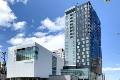 Image de High End Luxury Condo 1 Bed 1 bat + Balcony - Parliament View