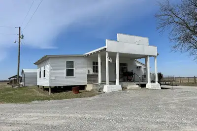 Image de The historic Eastover Commissary in a classic delta landscape near Clarksdale Ms