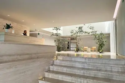 Image de 2br Wfh Oasis: Views + Comfort