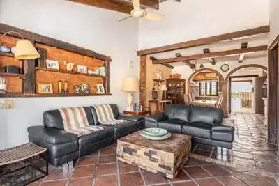 Image de Spacious 3 Bedroom Townhome with Stunning Mountain Views in Benahavis Village
