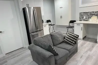 Image de Brand New Cozy Basement suite near Edmonton airport