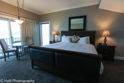 Image de Stunning Lake View 4br 5ba