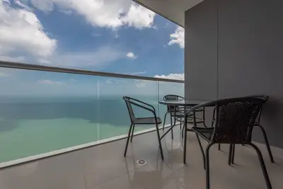 Image de Beachfront Luxury Condo in 32nd Floor- Morros City