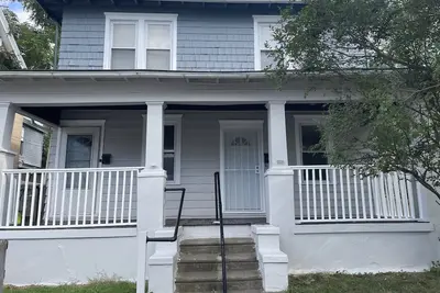 Image de 2 Bedroom Fully Furnished, Pets Welcomed, W/D in unit, private parking,