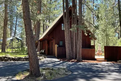 Image de Relisted after Remodel, Cedar Chalet, New Hot Tub, Top Guest Reviews, Dog Ok