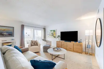 Image de Waterfront condo with amazing ocean view, resort pool, beach access, & W/D