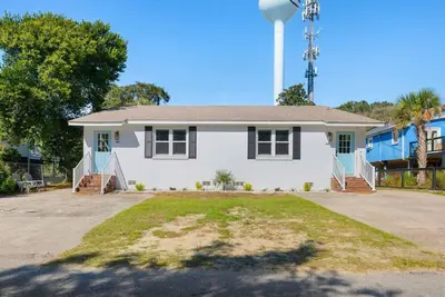 Image de The Boroughs on Folly Beach - Sleeps 20+