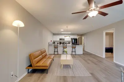 Image de 5 Mi to Razorback Greenway: Cozy Fayetteville Home