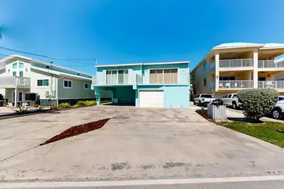 Image de Waterfront duplex with canal access & Cabana Club pool membership