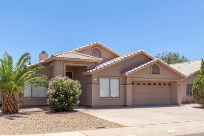 Cozy Tempe 4 Bd / 2 Ba Home
