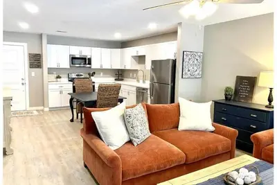 Image de Historic Town Square Apartment
