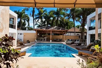 Luxury Villa Steps from Ocean - Fully Loaded! - Villa Laguna - Large 16 Bedooms