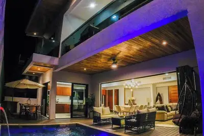 Image de Brand New Spacious 5 Bedroom Luxury Villa on the South End of Jaco Beach