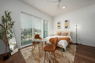 Image de Luxury Studio in Prime Location l Private Balcony!