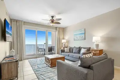 Image de Enchanting Beachfront Condo | Seasonally Heated Beachside Pool | Windemere 1006