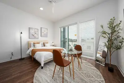 Image de Studio Haven in Magic City! l Private Balcony!