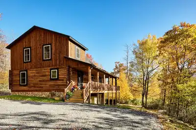 Image de Featured in a Magazine! Stunning Luxury Cabin!