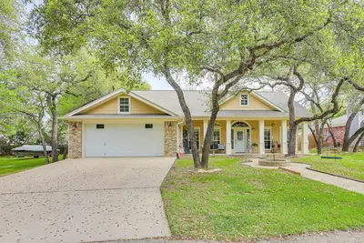 Image de 5 Mi to Belton Lake: Peaceful Home w/ Hot Tub