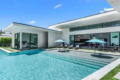 Image de Private Pickleball Court-Villa 2