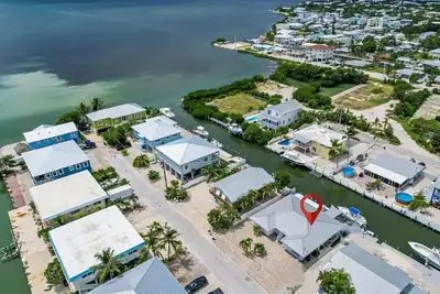 Image de Waterfront w Boat Lift! Kayaks & Hot Tub. Mins to Sombrero Beach.