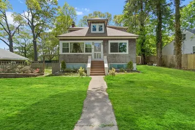 Image de Entire House 3 Bedrooms 4beds 2 Bth. with lake views in Ronkonkoma.