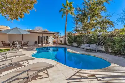 Image de Spacious & Comfortable w/Prime Location Sleeps 12