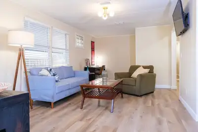 Image de Cozy house  less than 10 away from Busch Gardens, Tampa Zoo and Adventure Island