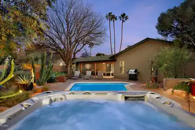 Image de Spacious Group Stay | 4br, Dual En-suites & Perfect Location Near Old Town