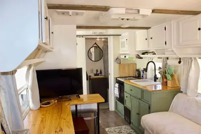 B&W Rv • Centrally Located
