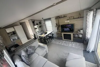 Image de Inviting 3-Bed Lodge in Preston hot tub