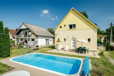 Image de Magnifique maison de vacances privée pour 8 personnes avec piscine privée, Tv, terrasse et parking