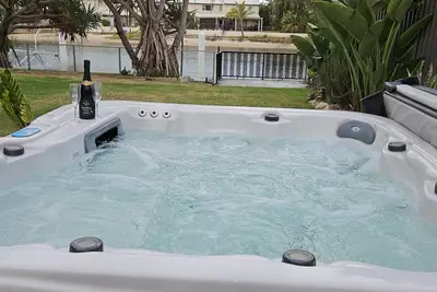 Image de 4 Bedroom entertainment haven. with spa, saund and private pontoon