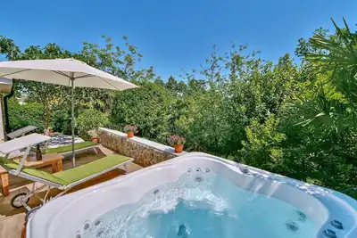 Image de Belle maison de vacances privée avec bain à remous, Wifi, climatisation, Tv, terrasse et parking