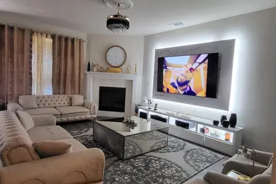 Image de Beautiful Modern & Luxury Three Bedroom House