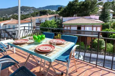 Confortable appartement pour 4 personnes avec climatisation, Tv, terrasse et parking