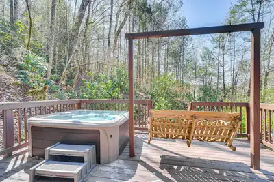 Image de Wraparound Deck + Hot Tub: Cabin in Townsend