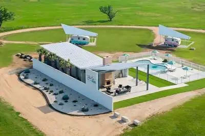 Image de Blue Skies Resort - Glamping, Pool & Fireplace