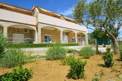 Agréable appartement pour 4 personnes avec Wifi, climatisation, Tv, terrasse et parking