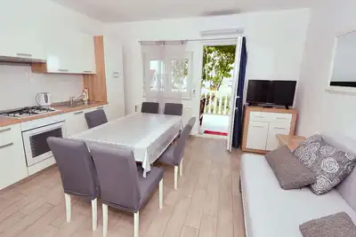Image de Joli appartement pour 7 personnes avec climatisation, Wifi, Tv, terrasse et parking