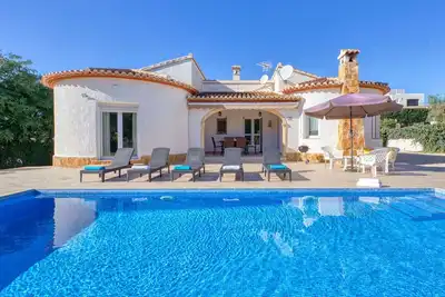 Image de Maison de vacances privée avec Wifi, piscine privée, climatisation, Tv, terrasse, parking
