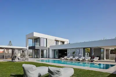 Image de Walking distance to Beach, Heated Pool & Rooftop Hot Tub!