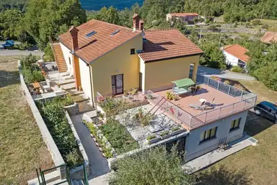 Image de Appartement avec climatisation, Wifi, Tv, terrasse, animaux admis, vue panoramique, parking