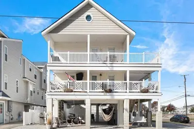 Image de 4602 Central Avenue, Sea Isle City - Top Floor!