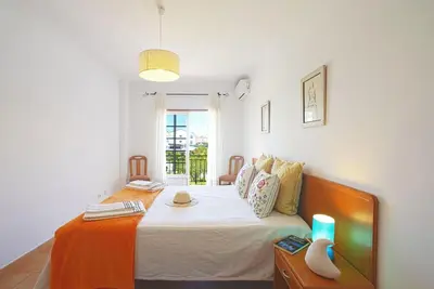 Image de Bel appartement pour 4 personnes avec Wifi, climatisation, Tv, balcon et parking