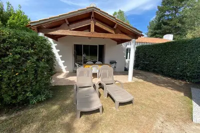 Image de Maison 2 chambres avec terrasse et parking près forêt, plage et pistes cyclables à Saint-Jean-de-Monts