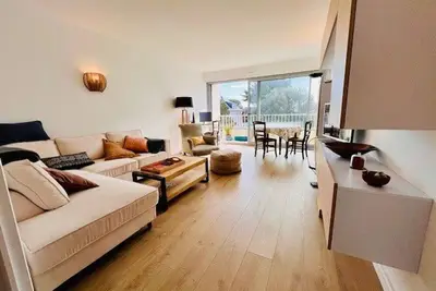 Image de Appartement lumineux refait à neuf, centre-ville, proche plage, balcon sud, parking, Wifi