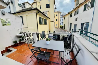 Migliorina House, characteristic Genoese apartment with terrace, city center