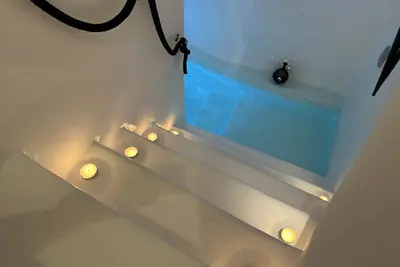 Image de Blue Cave Oasis with Underground Jacuzzi